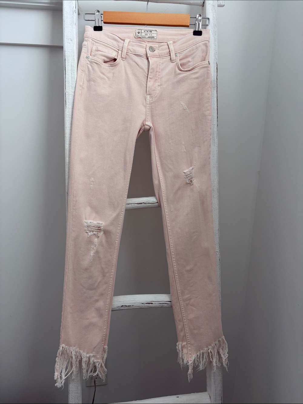 Free People Pink Frayed Hem Women’s Jeans